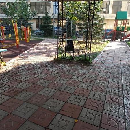 879 Apartment In Bishkek Exterior foto