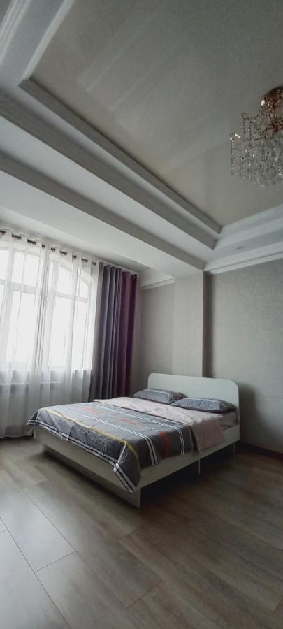 879 Apartment In Bishkek Exterior foto